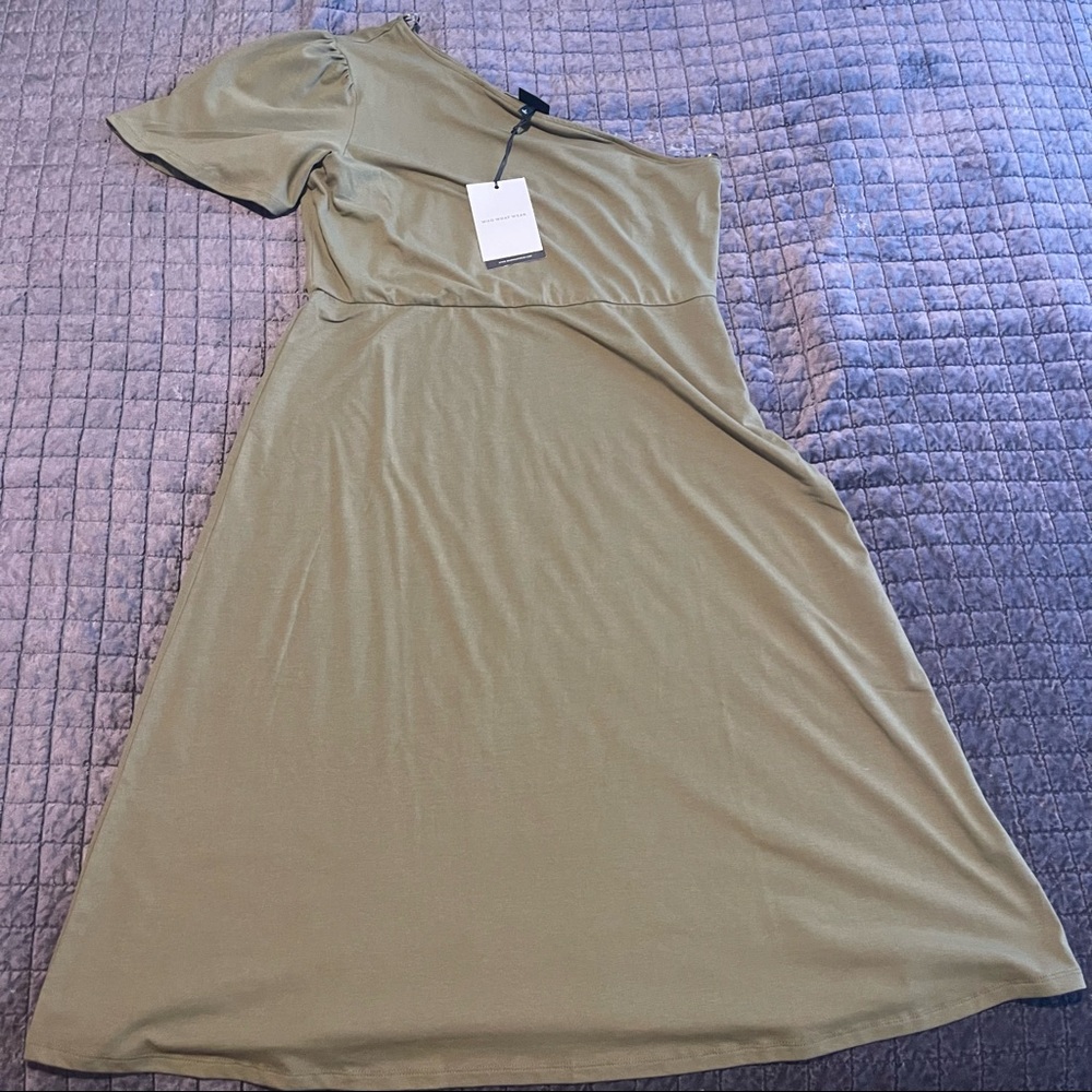 Women's One Shoulder Puff Short Sleeve Dress
- Who What Wear Green